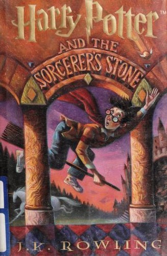 Harry Potter and the sorcerer's stone / J.K. Rowling ; illustrations by Mary GrandPré.